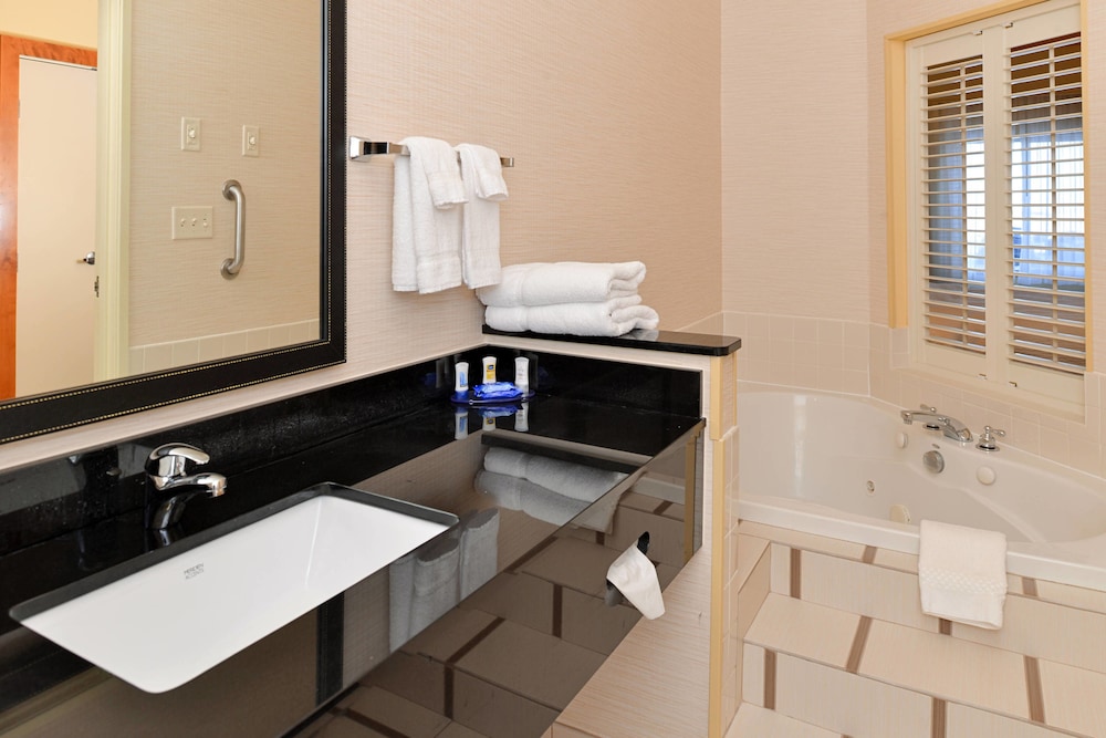 Fairfield Inn And Suites Bloomington 26/66