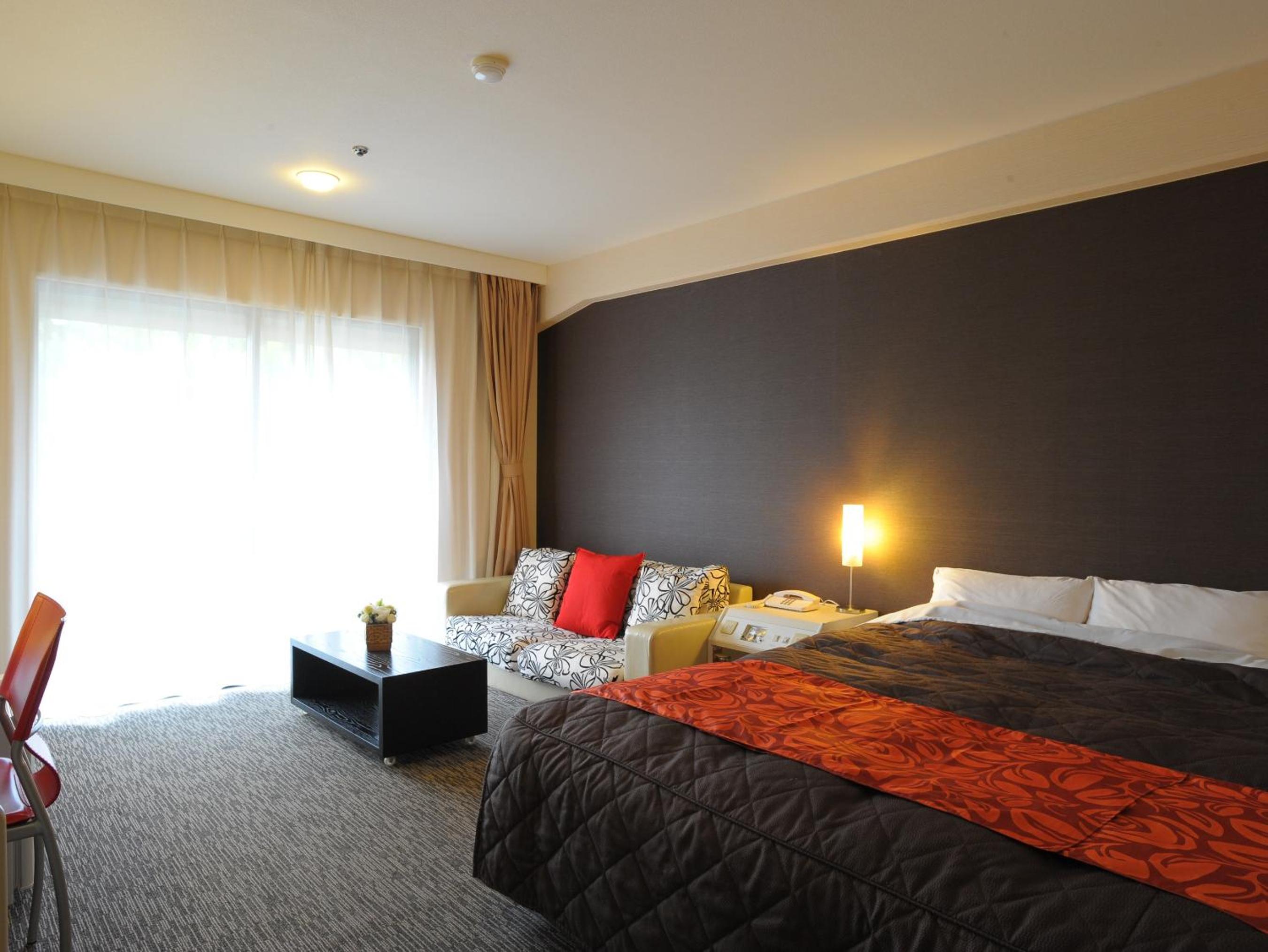 Room, Queen Bed, Shared Bathroom