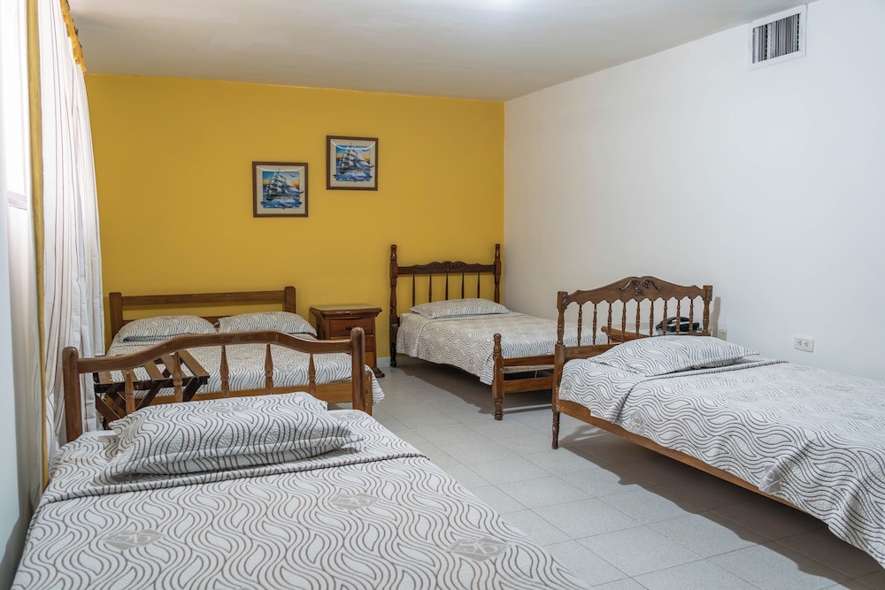 ROOM, QUINTUPLE