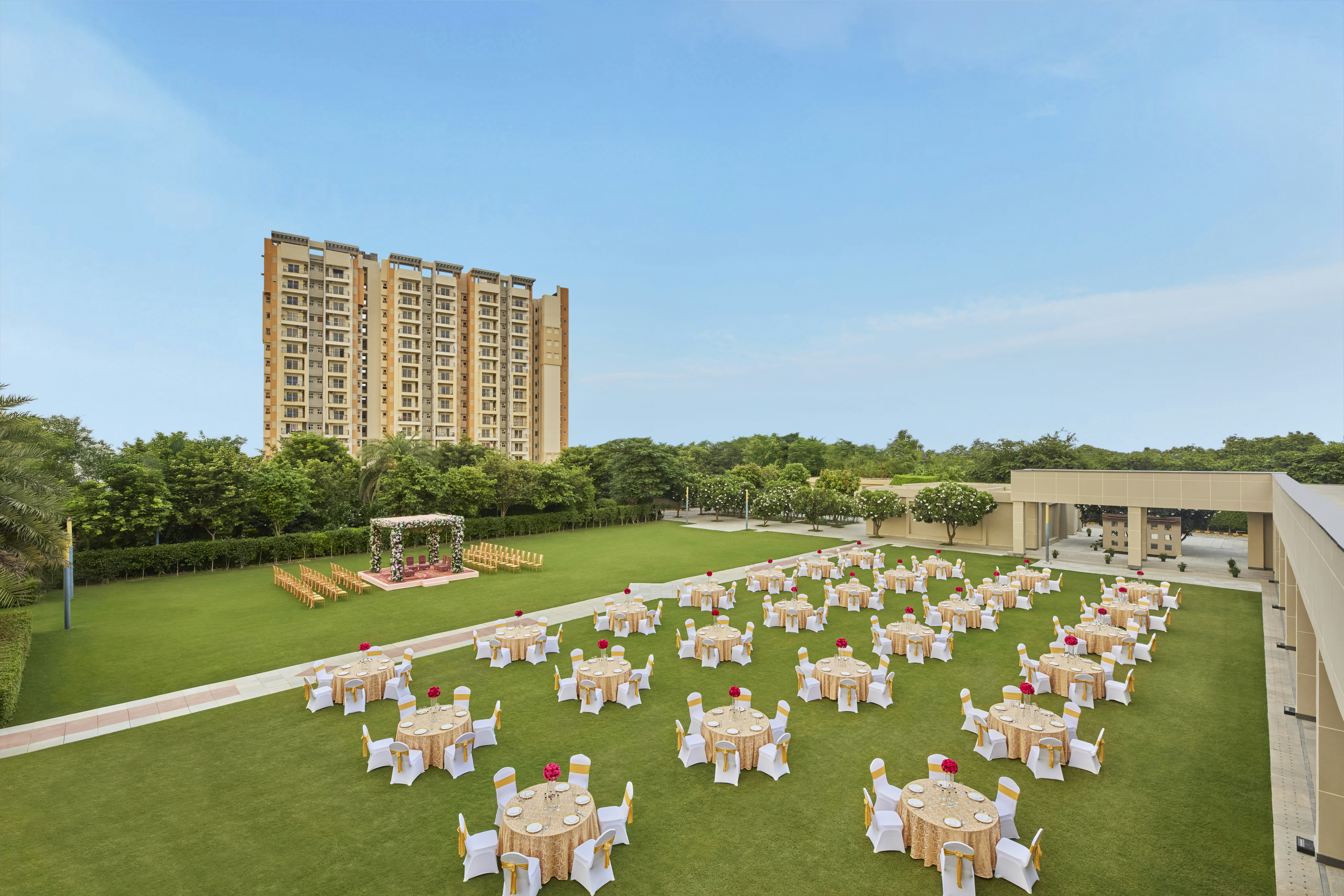 DoubleTree by Hilton Agra 67/73