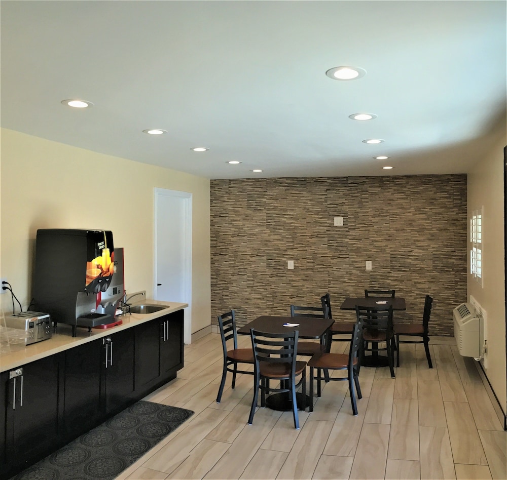 Americas Best Value Inn Antioch 17/21