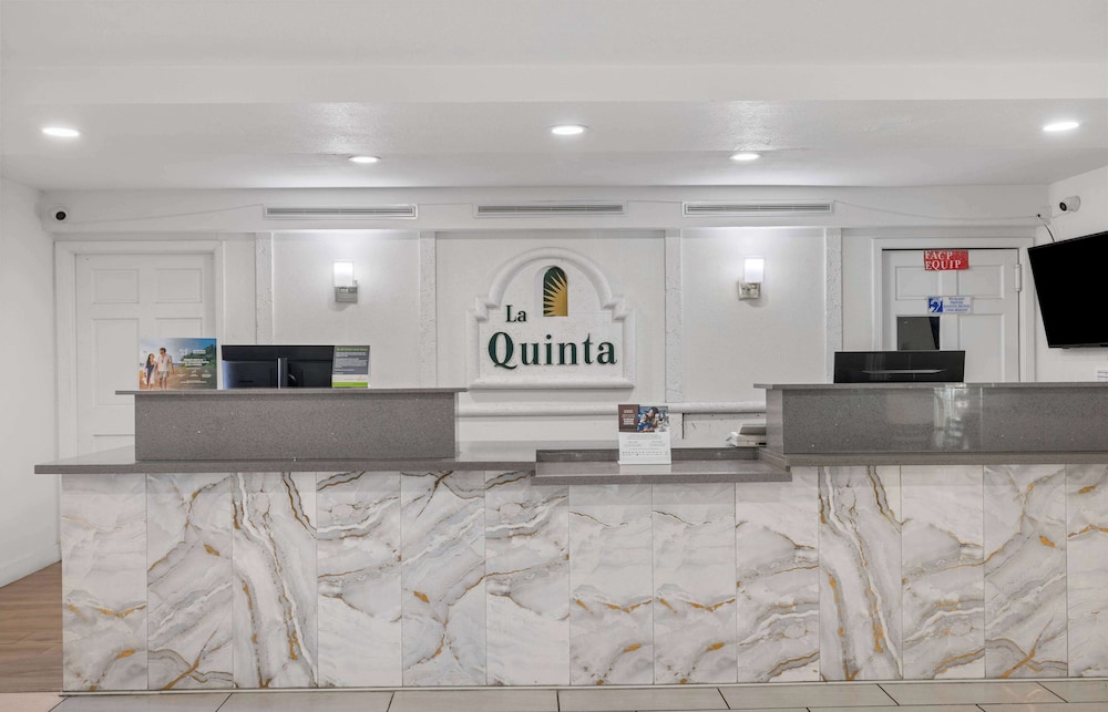 La Quinta Inn Stockton 12/53