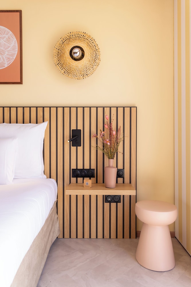 ROOM, QUEEN BED, GARDEN VIEW