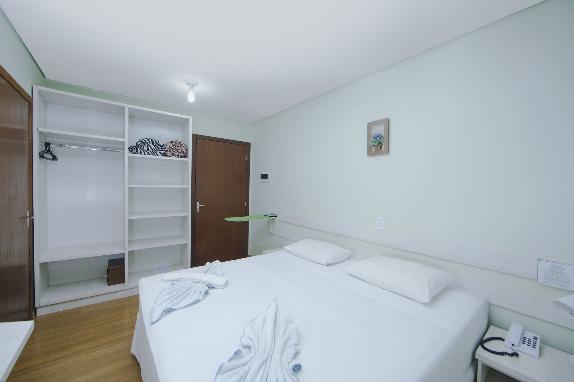 ROOM, DOUBLE BED
