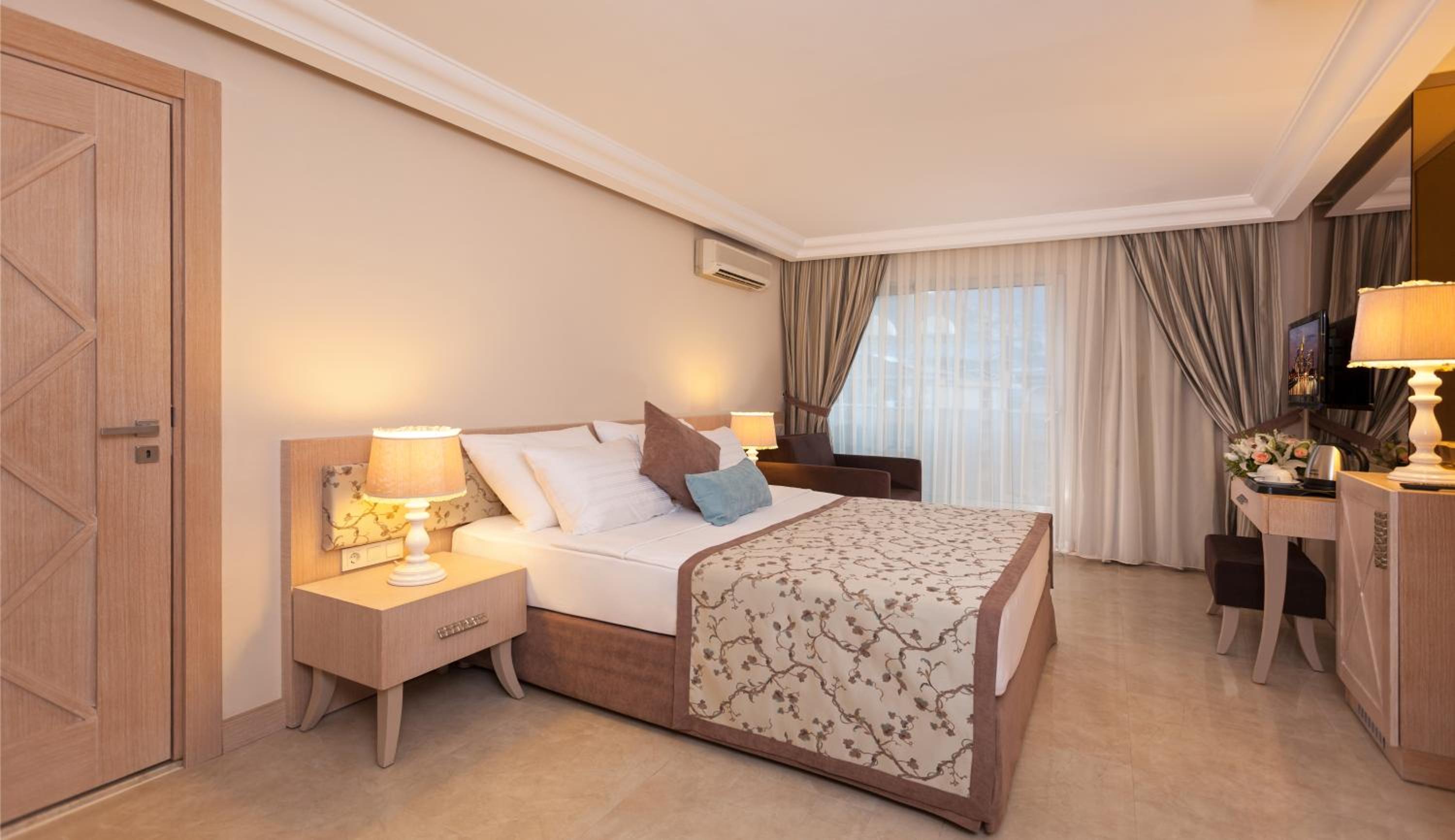 غرفة قياسية بسرير مزدوج أو سريرين منفصلين