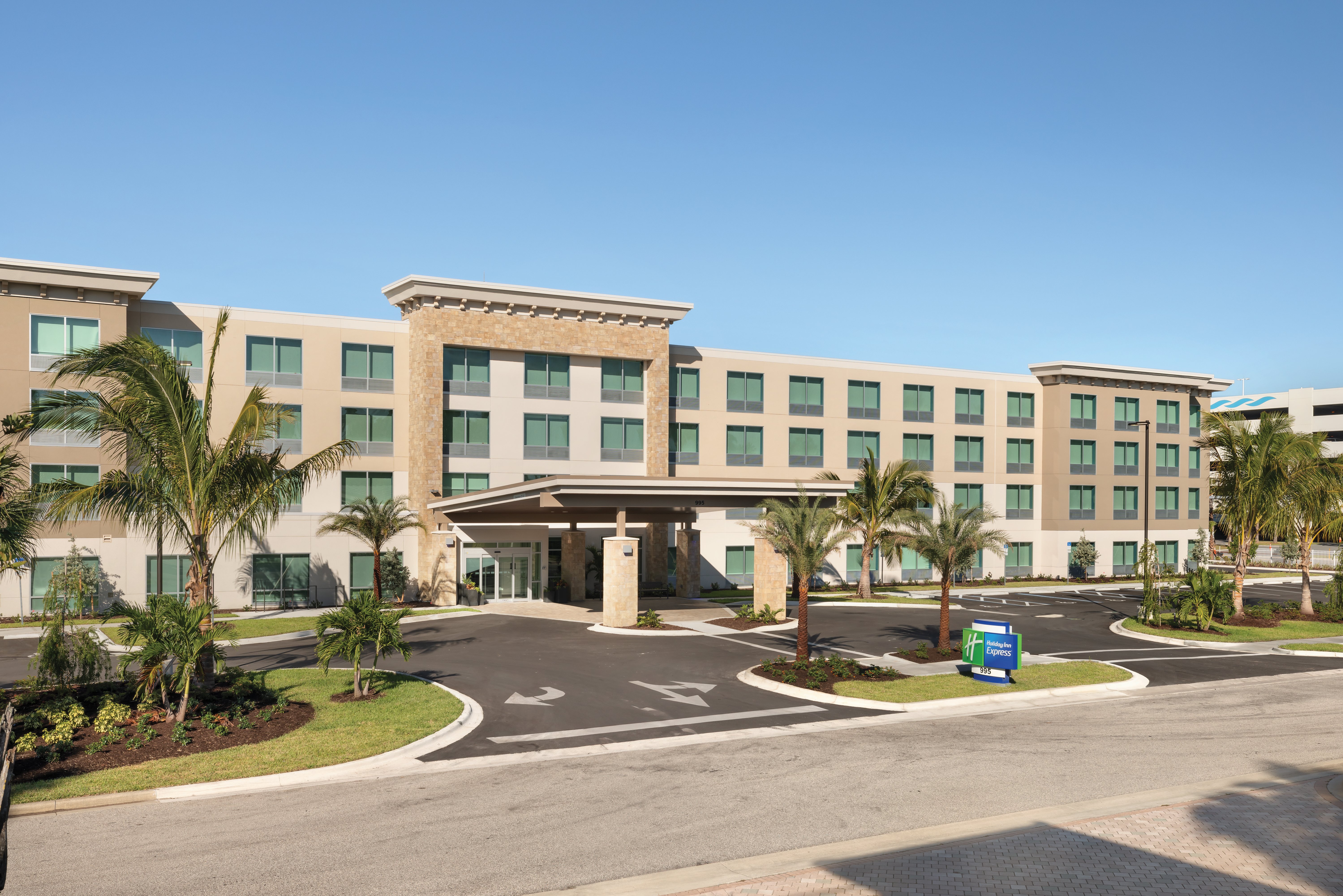 Holiday Inn Express Cape Canaveral 50/60