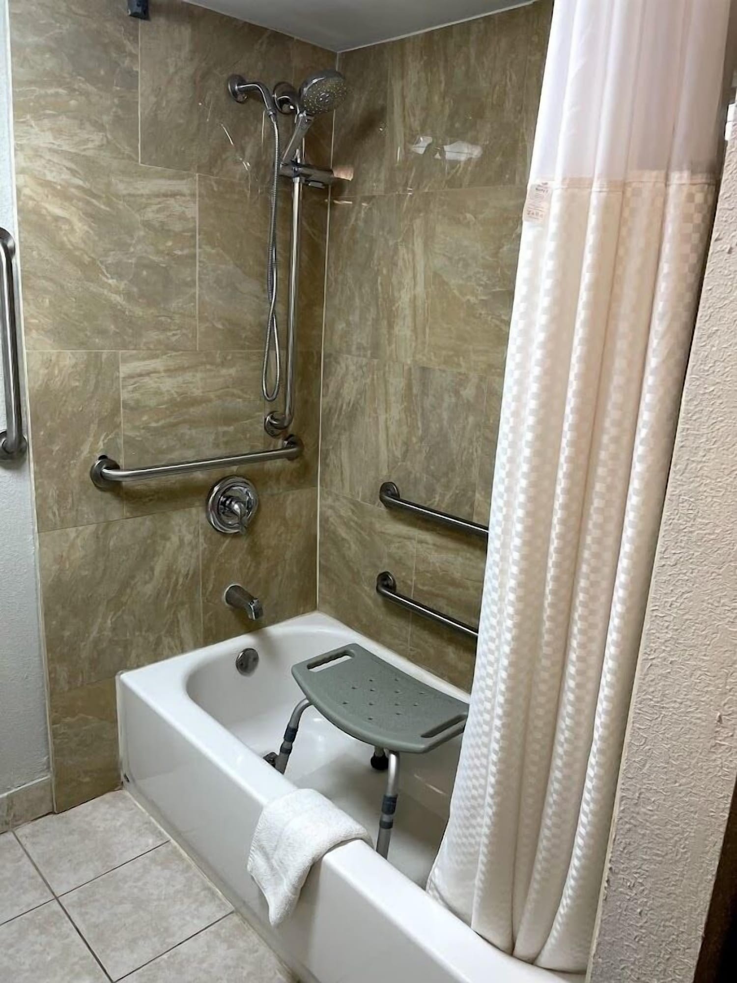 غرفة بسريرين كوين لذوي الإعاقة، Hotel Fort Wright Cincinnati Area 10/10