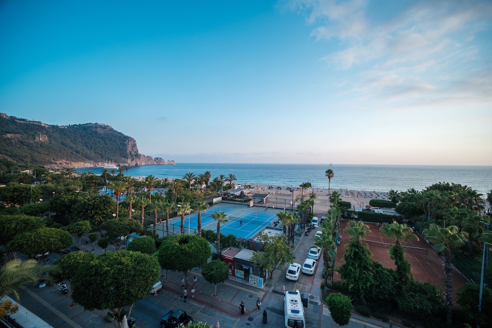Riviera Hotel & Spa 51/55