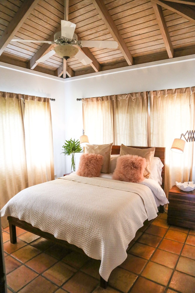 Villa Montana Beach Resort 30/75