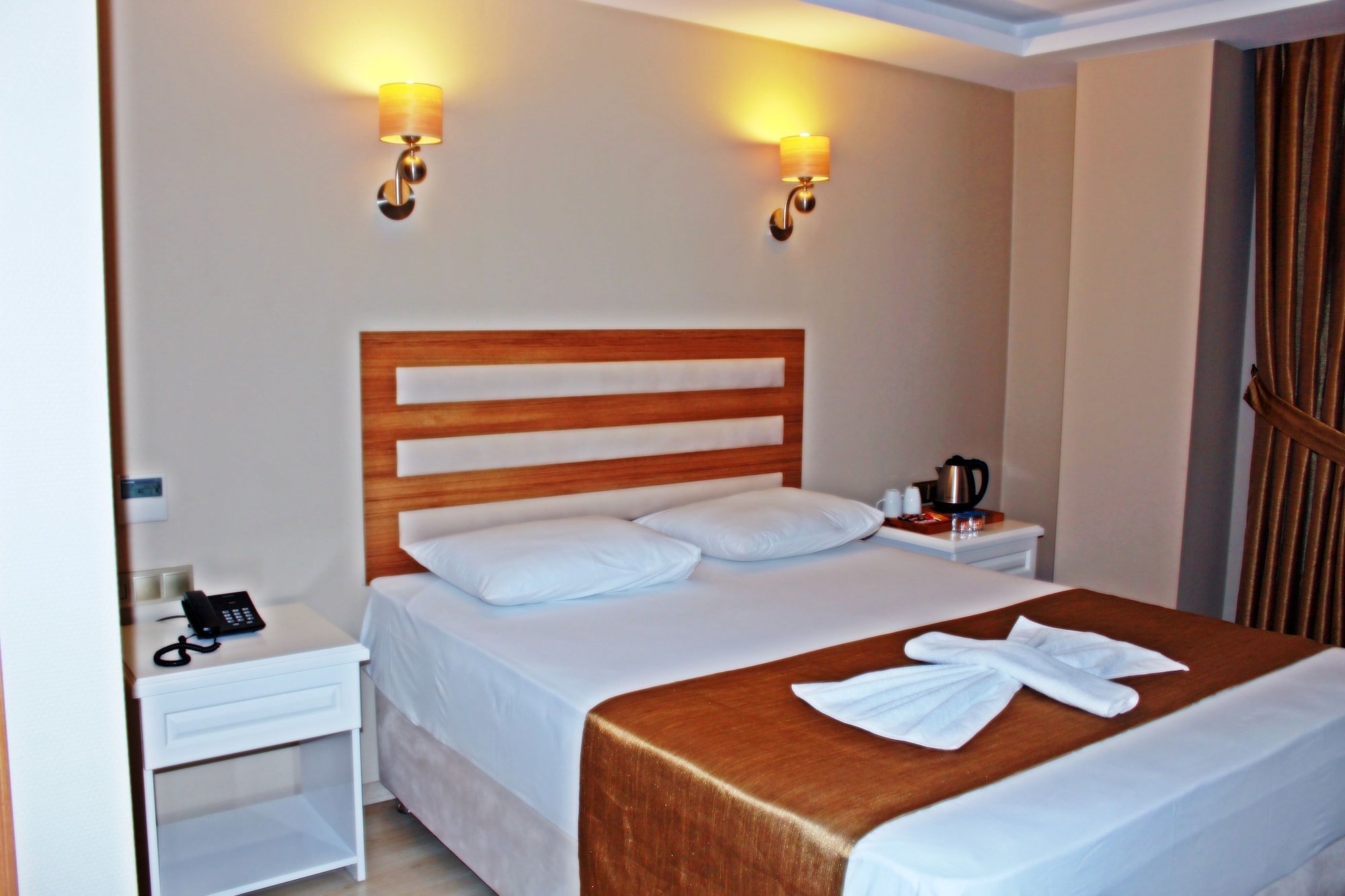 ROOM, DOUBLE BED