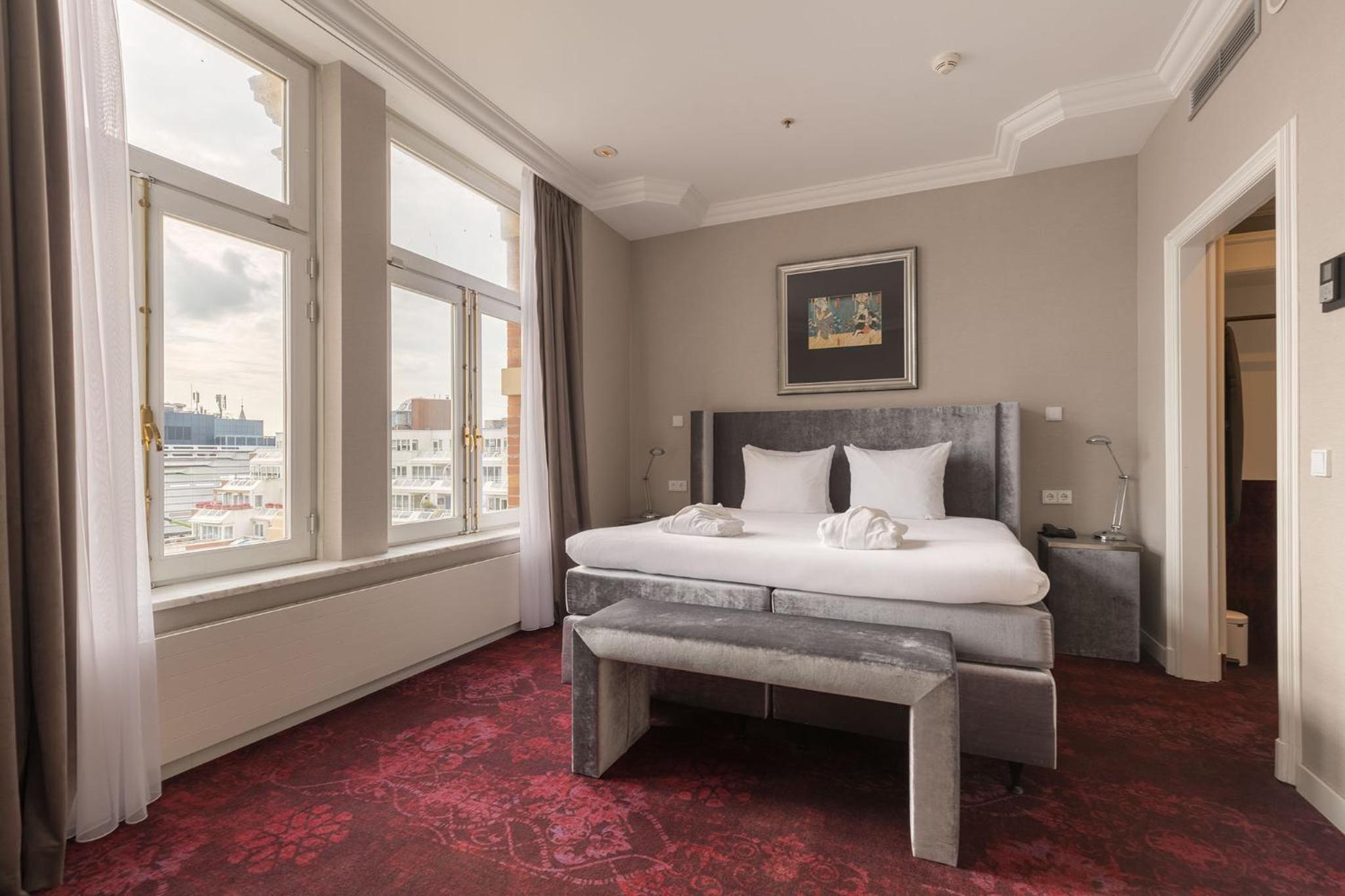Suite, Queen Bed, Land View