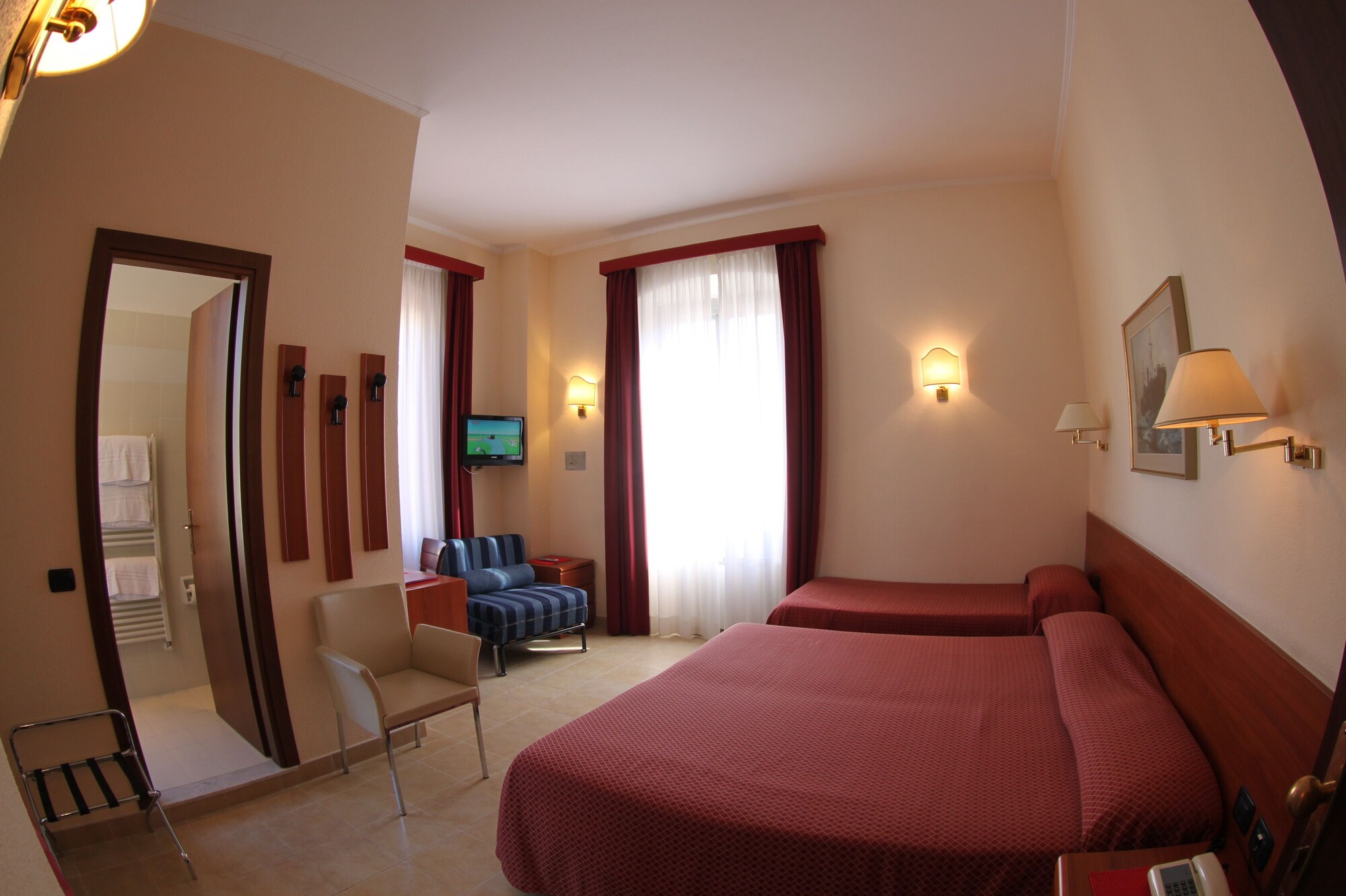 غرفة رباعية بسرير مزدوج وسرير بطابقين، Hotel Stella 2/6