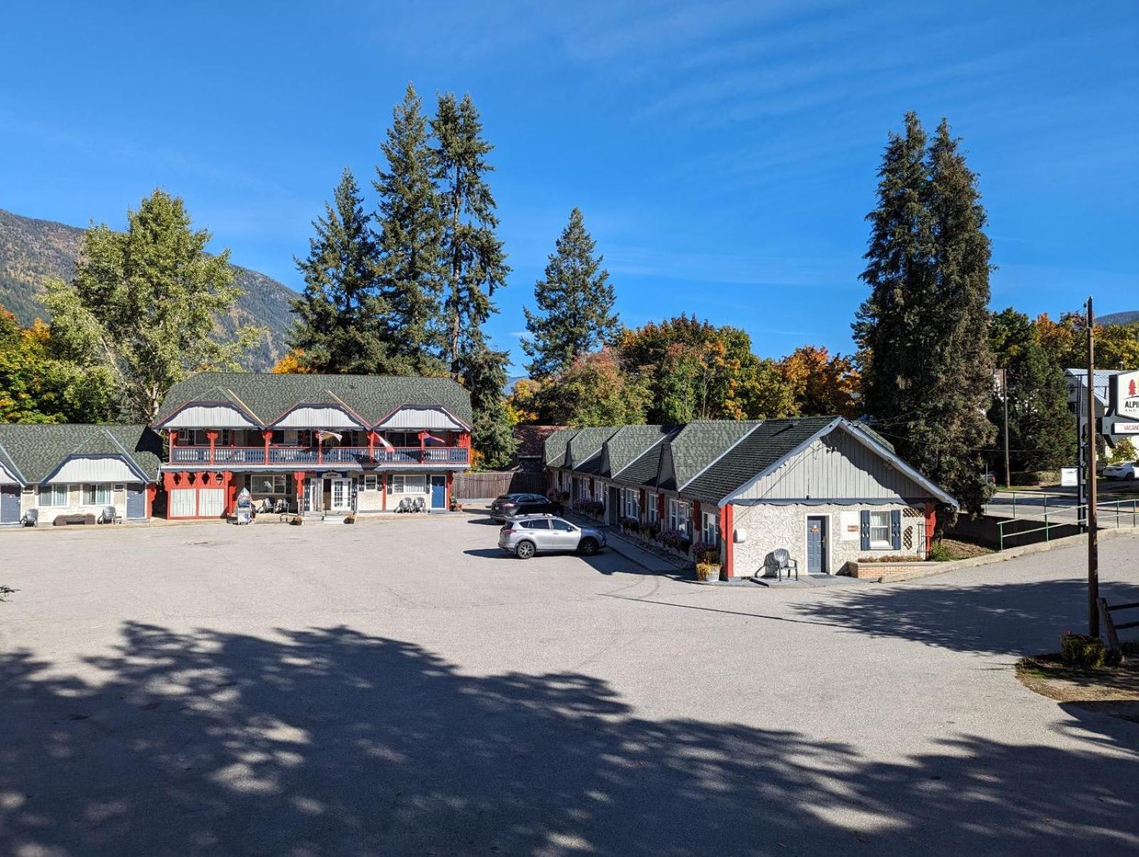Alpine Inn & Suites 32/50