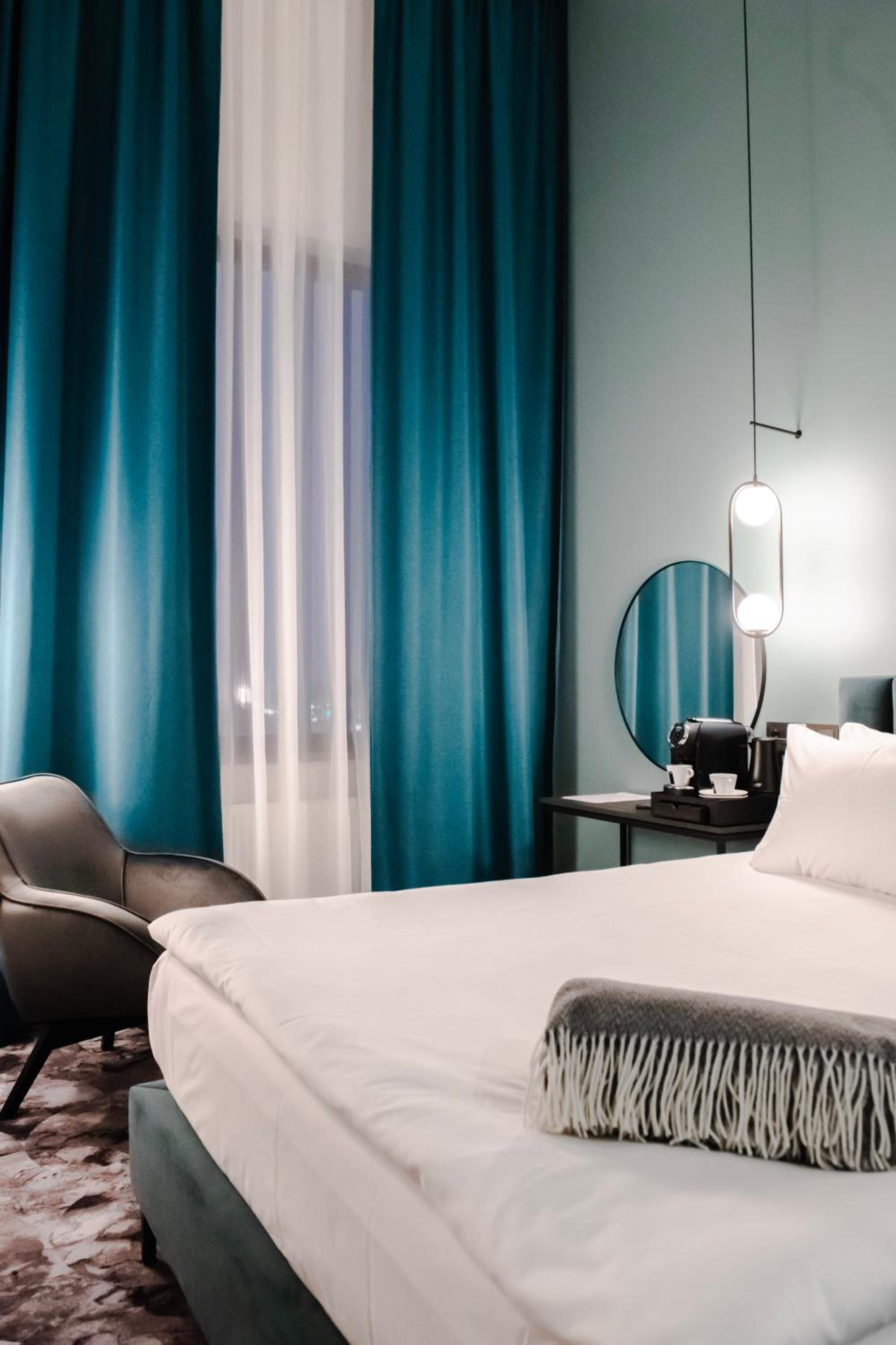 Deluxe, Double Bed