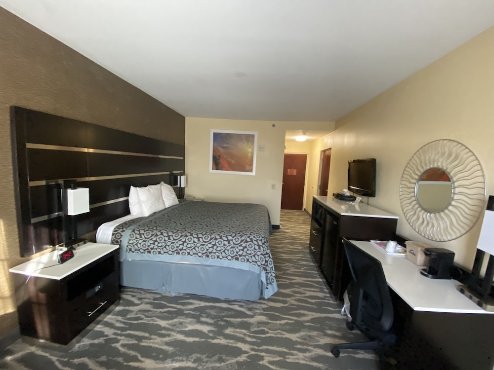 Days Inn By Wyndham Budd Lake 13/26