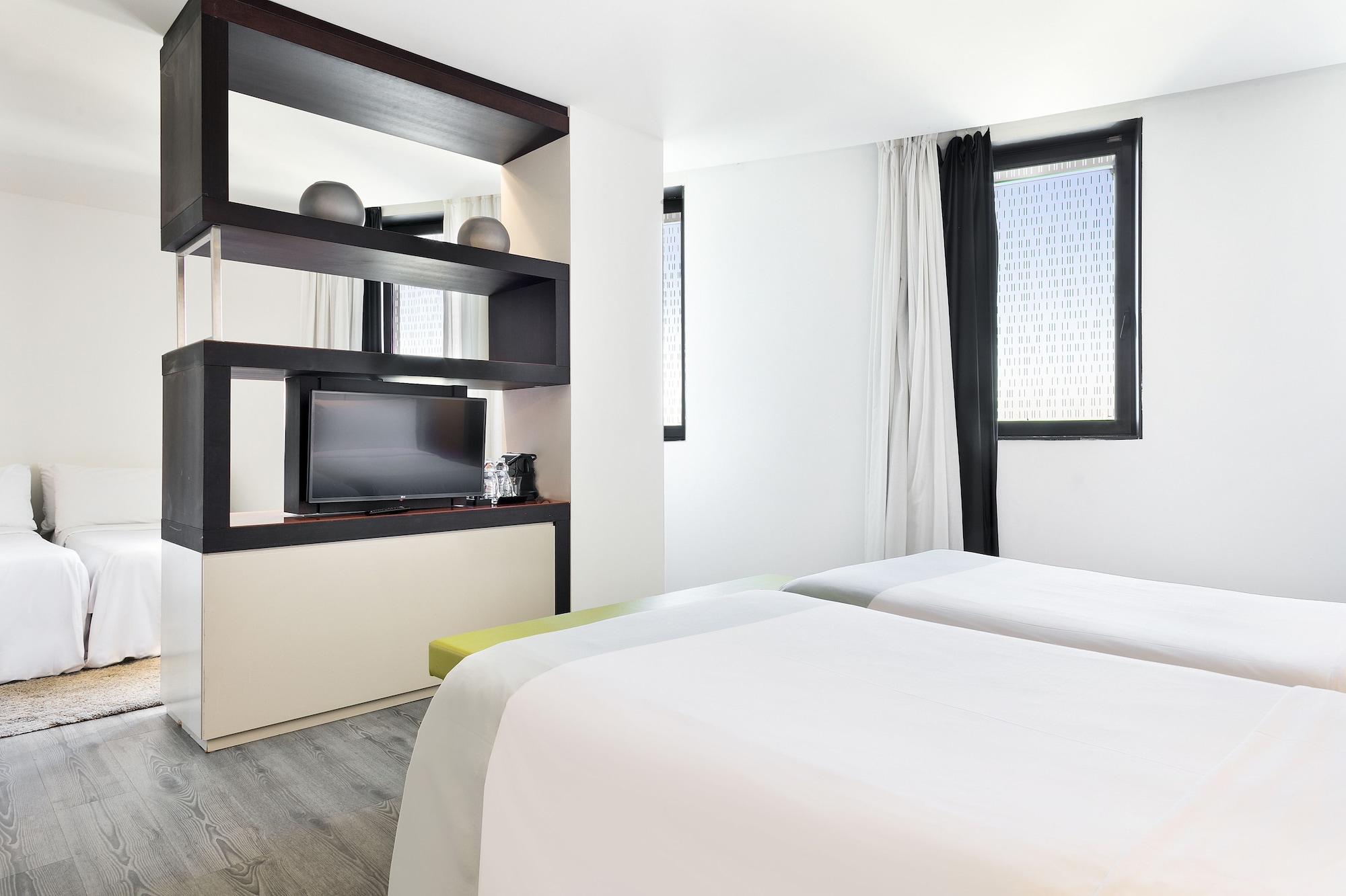 ROOM, QUADRUPLE