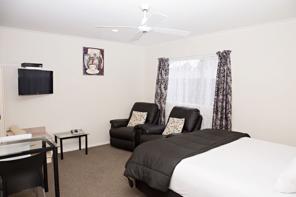 Hamilton Settlers Motor Lodge 17/37