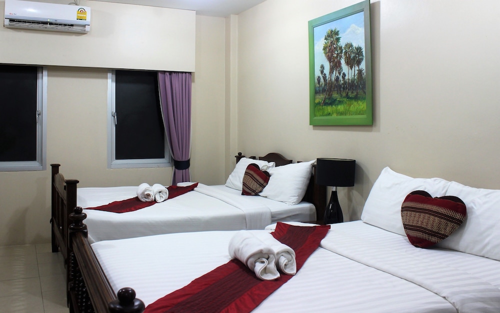 ROOM, QUADRUPLE