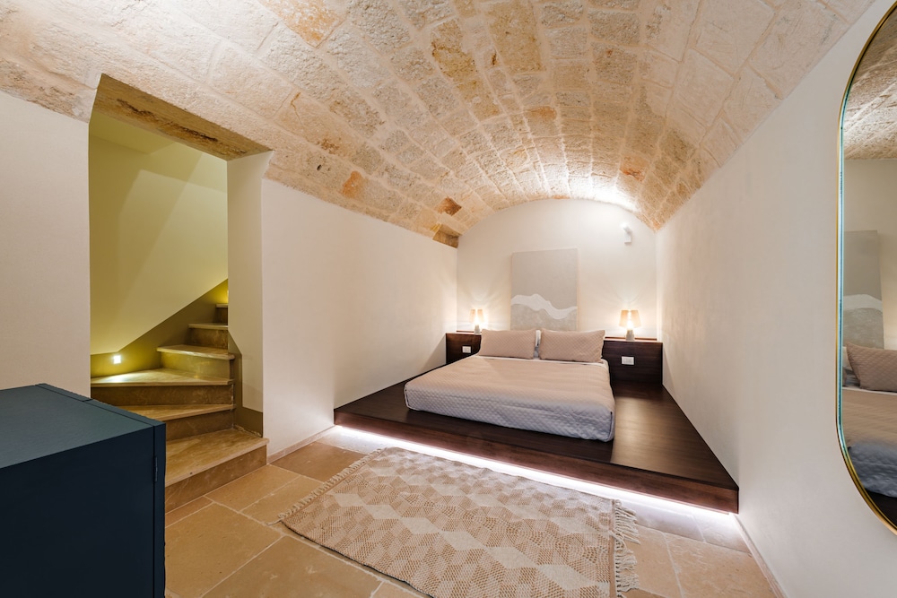 Palazzo Clemente 16/50