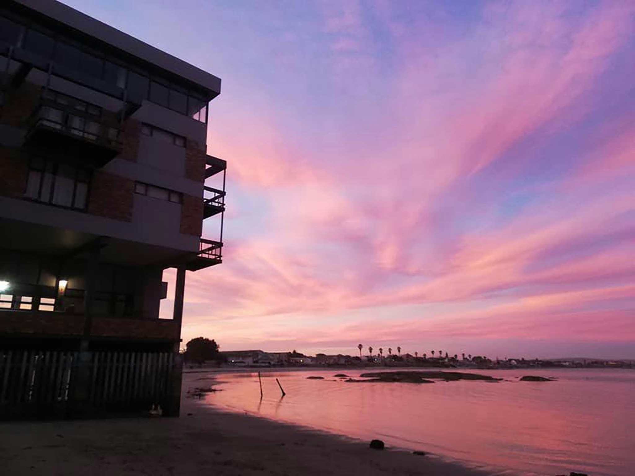 Hoedjiesbaai Hotel 24/26