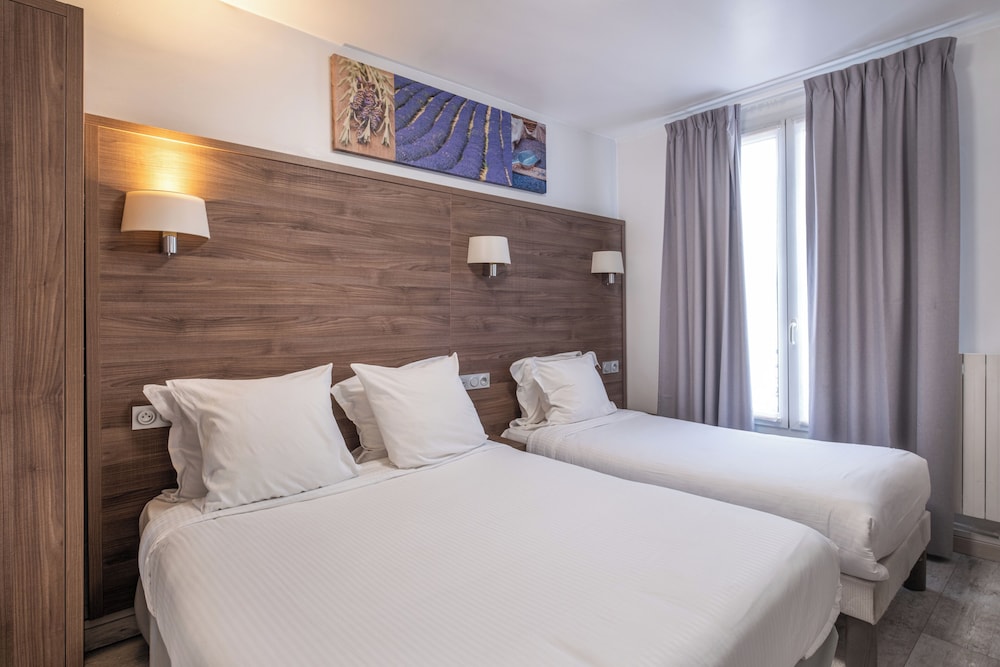 Hotel Luxor 12/42
