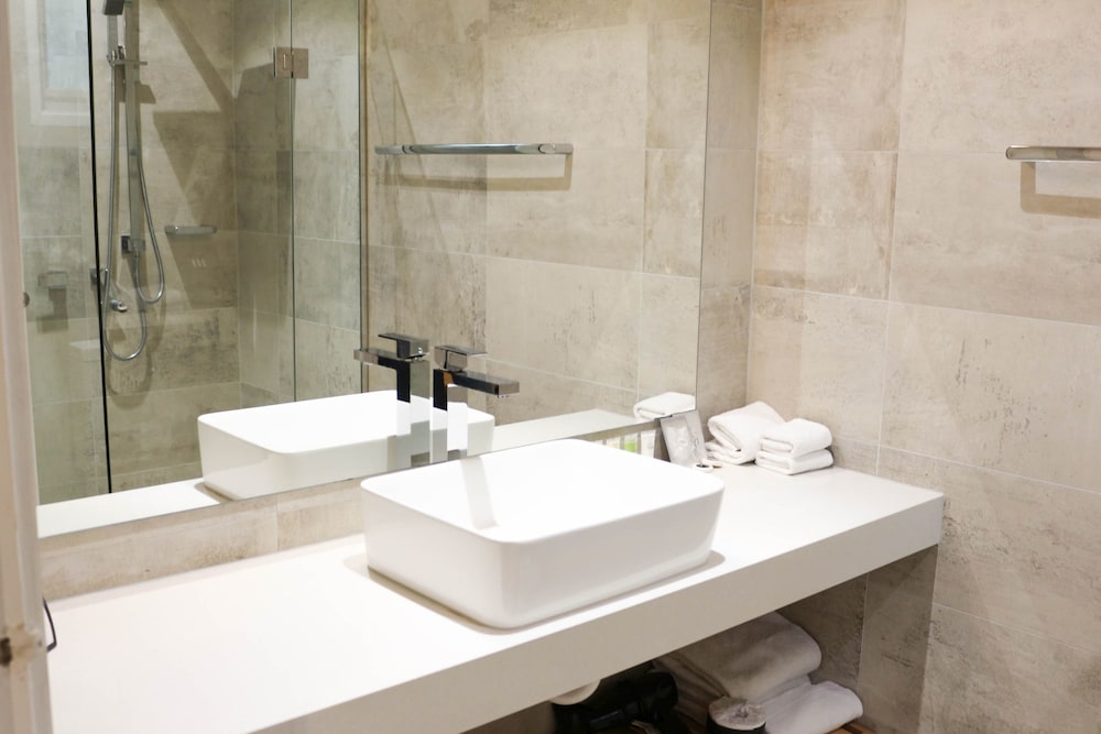 ROWVILLE INTERNATIONAL HOTEL 13/46