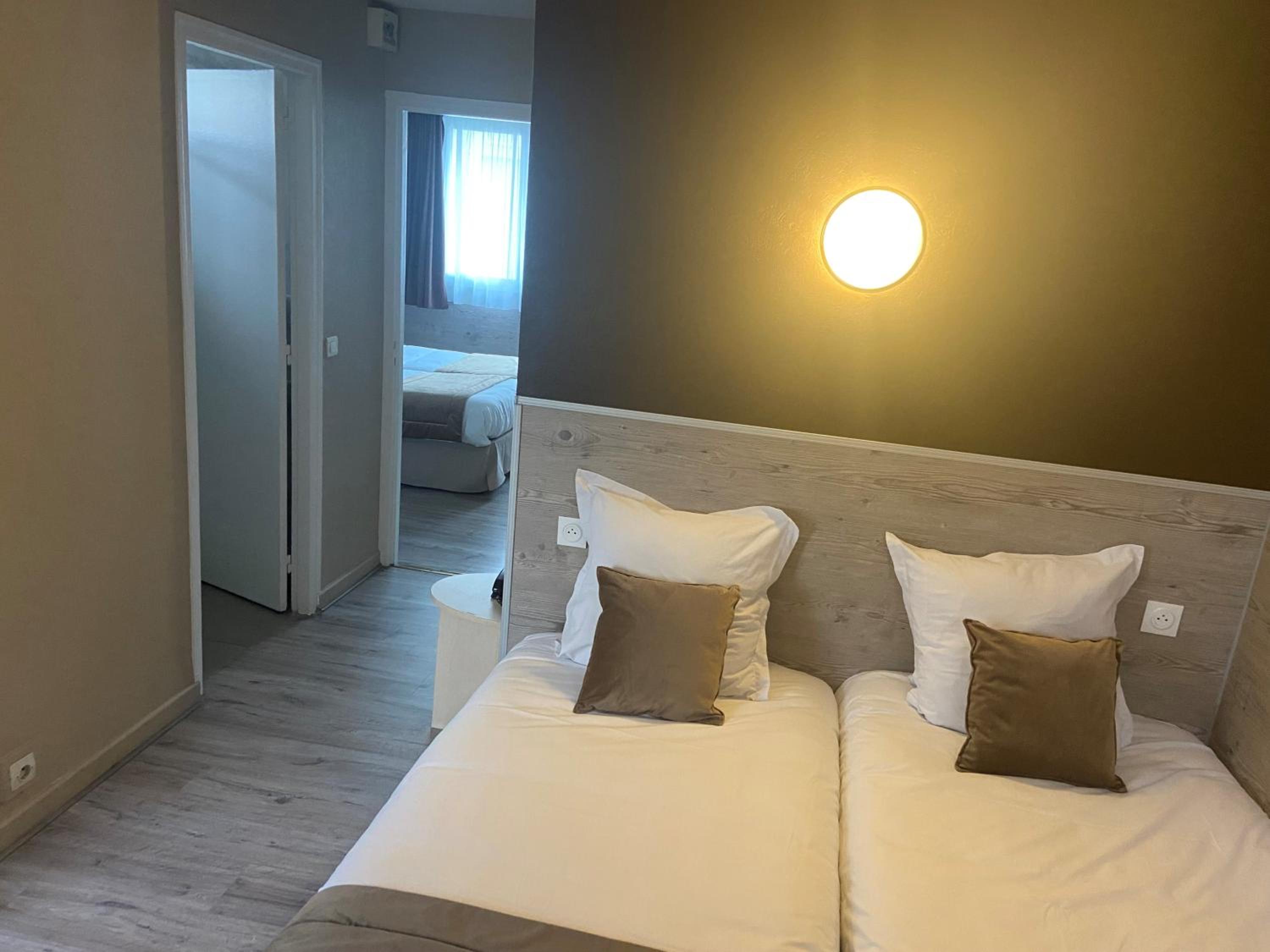 HOTEL FOCH 21/42