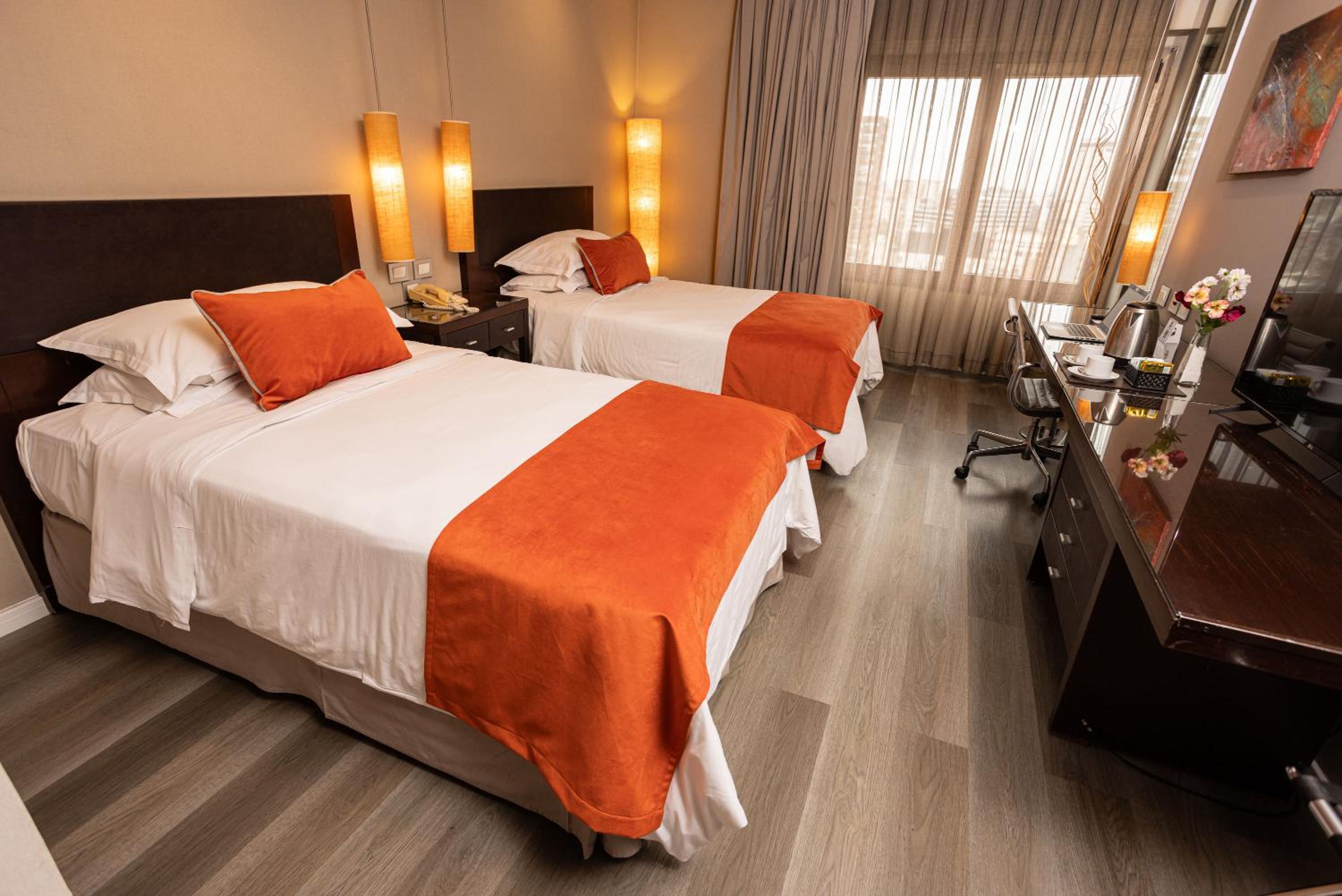 Club, Guest Room, Twin Beds, Club Floor