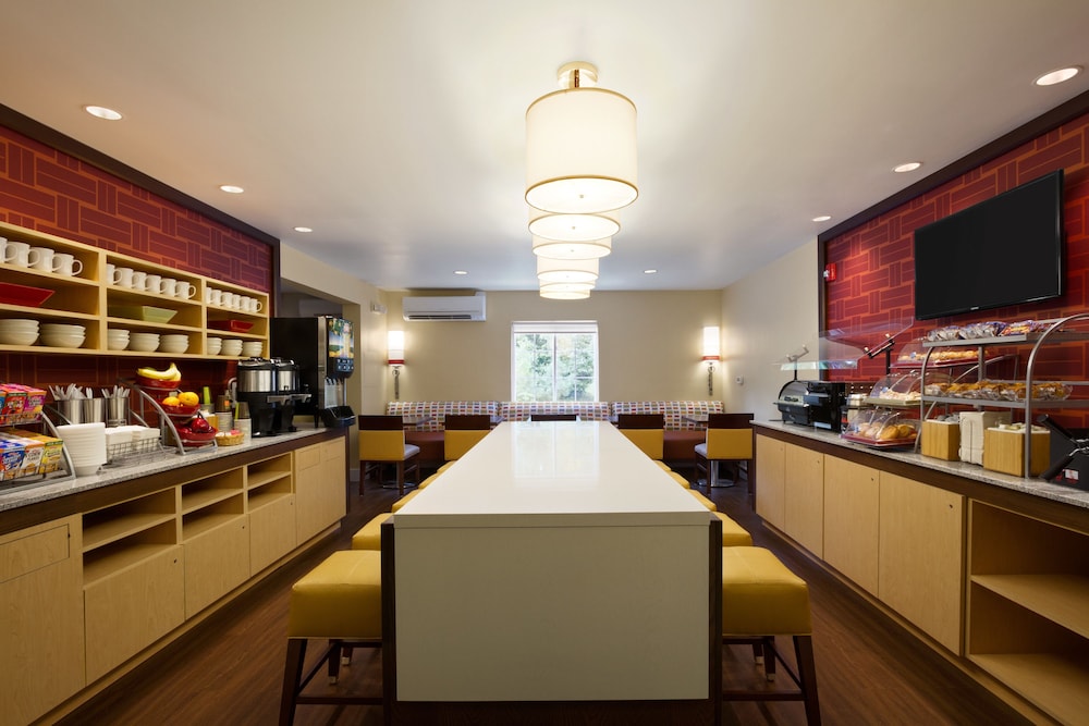 MainStay Suites Greensboro 32/46