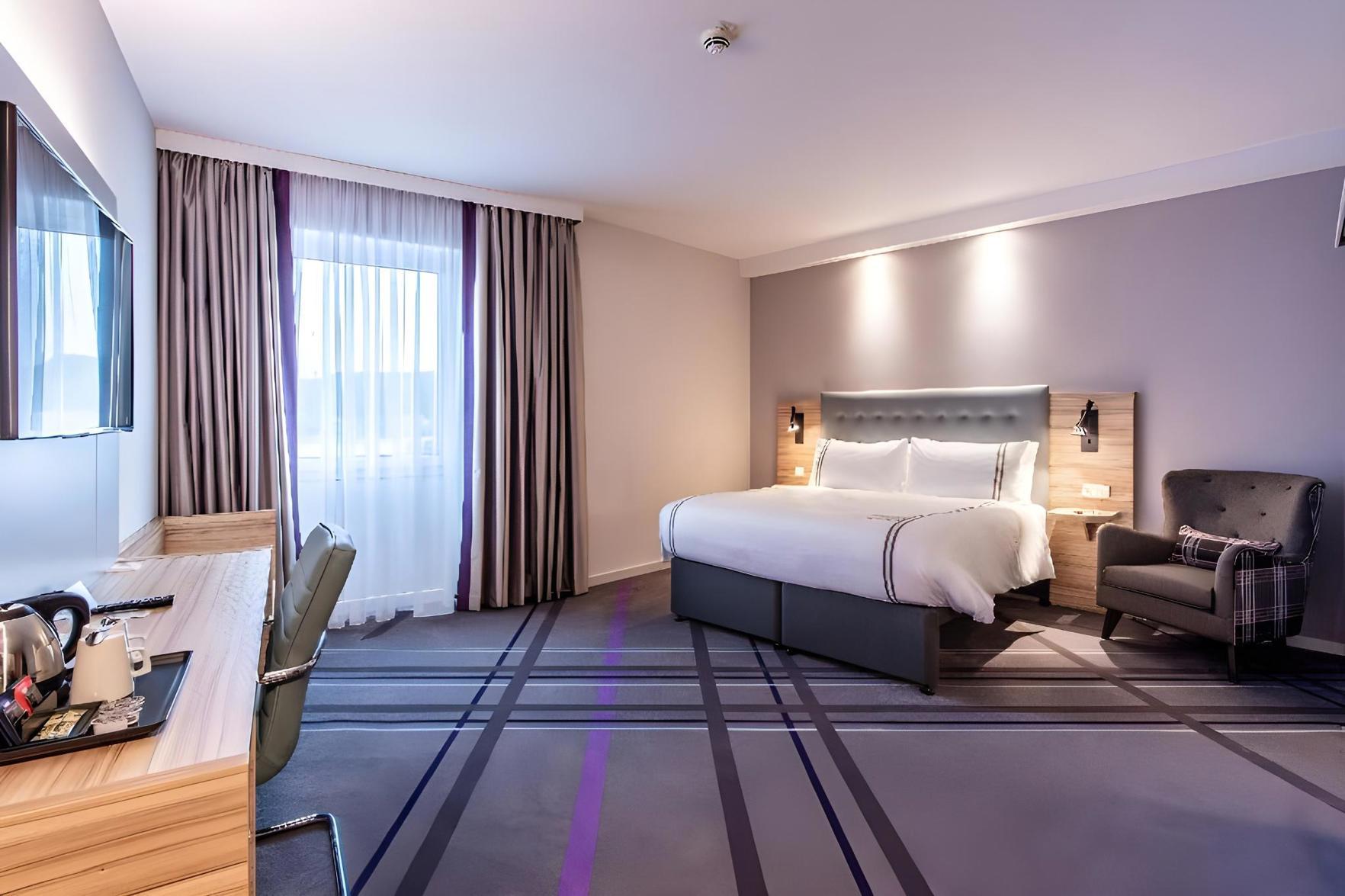 Wet, Double Bed, Accessible