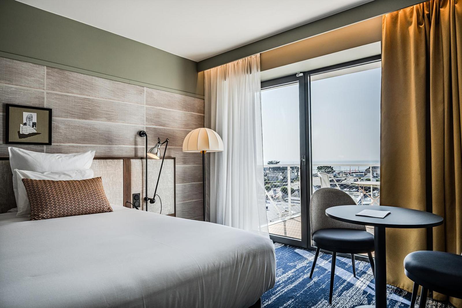 Superior, Double Bed, Sea Side