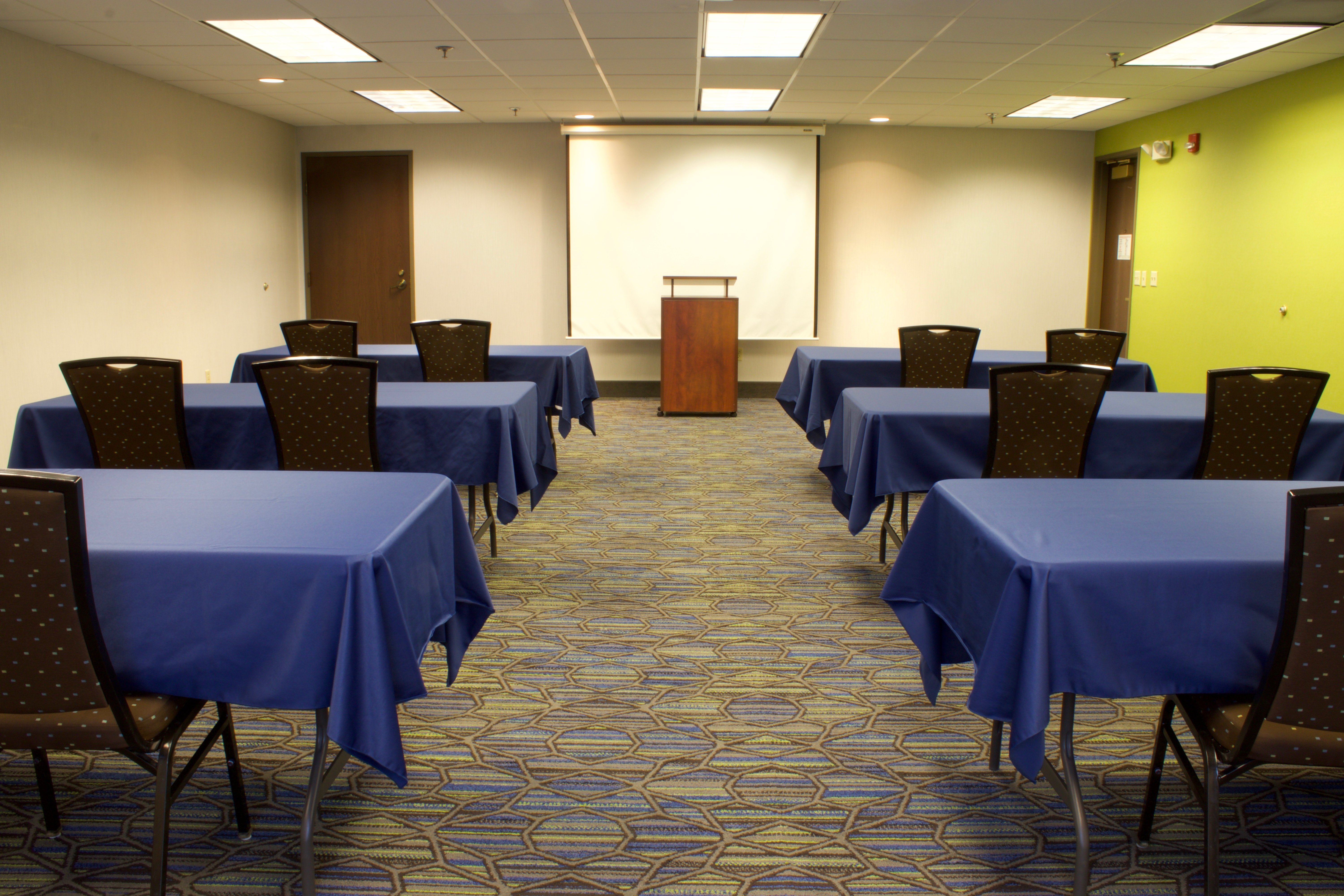 Holiday Inn Express & Suites St. Paul, Ne (VADNAIS HEIGHTS) 50/57