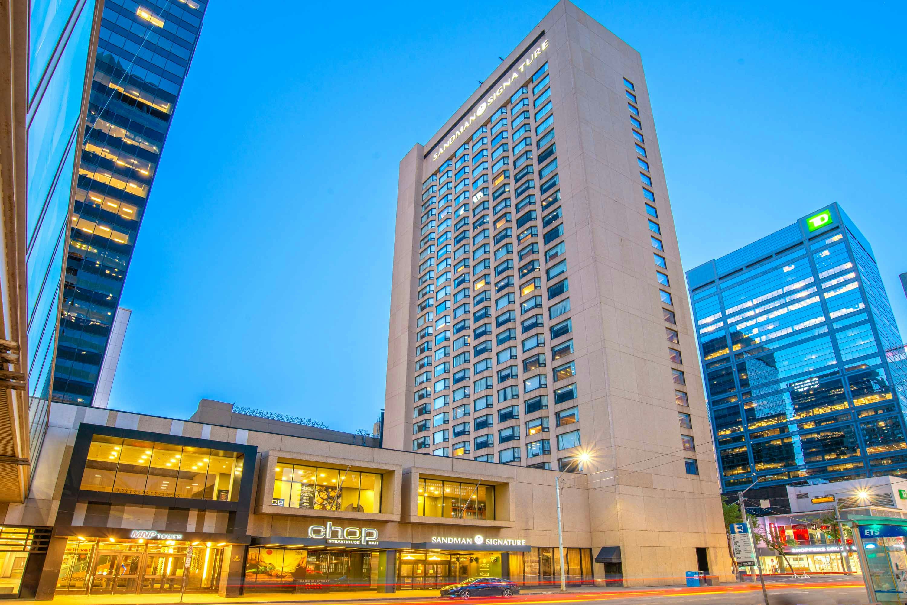 Sandman Signature Edmonton Downtown Hotel 3/46