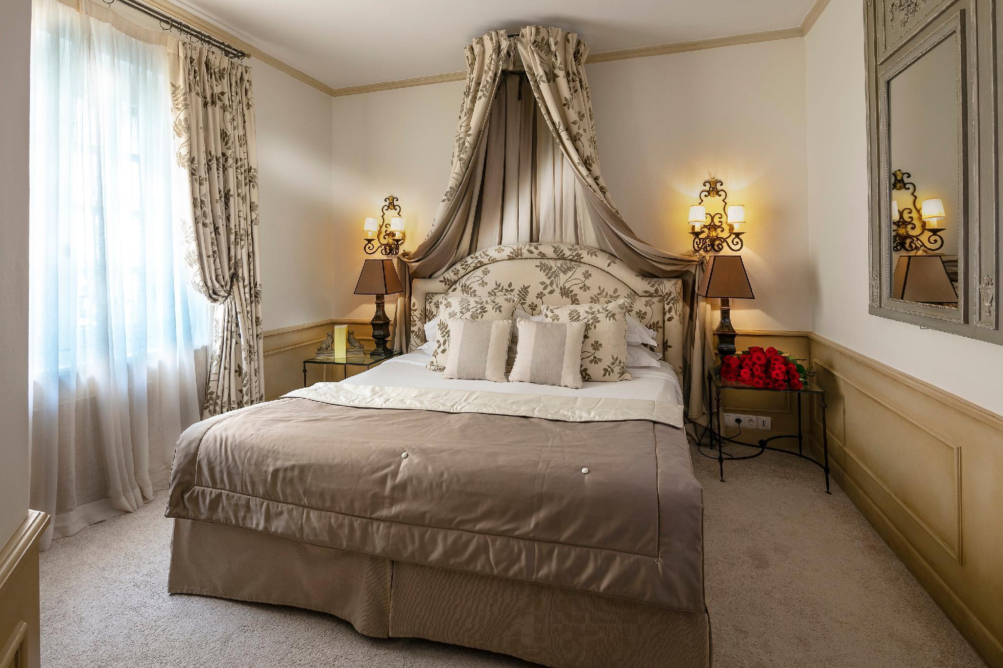 Deluxe, Double Bed