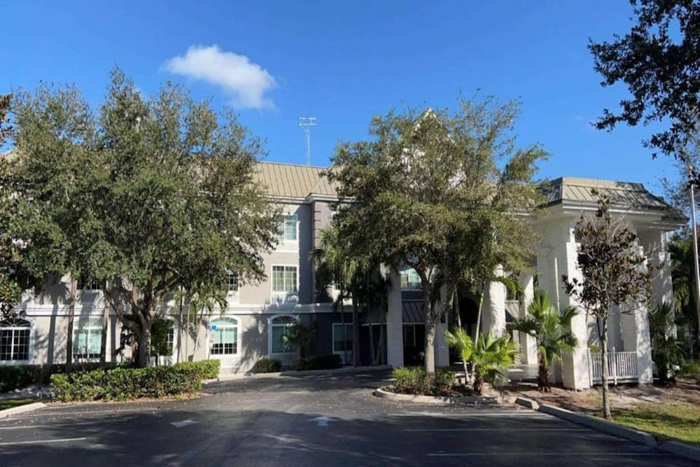 Hotel Flamingo Inn & Suites Vero Beach I-95 45/54