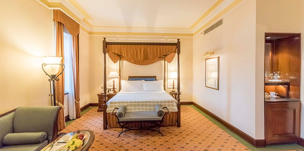 THE OBEROI GRAND 12/81