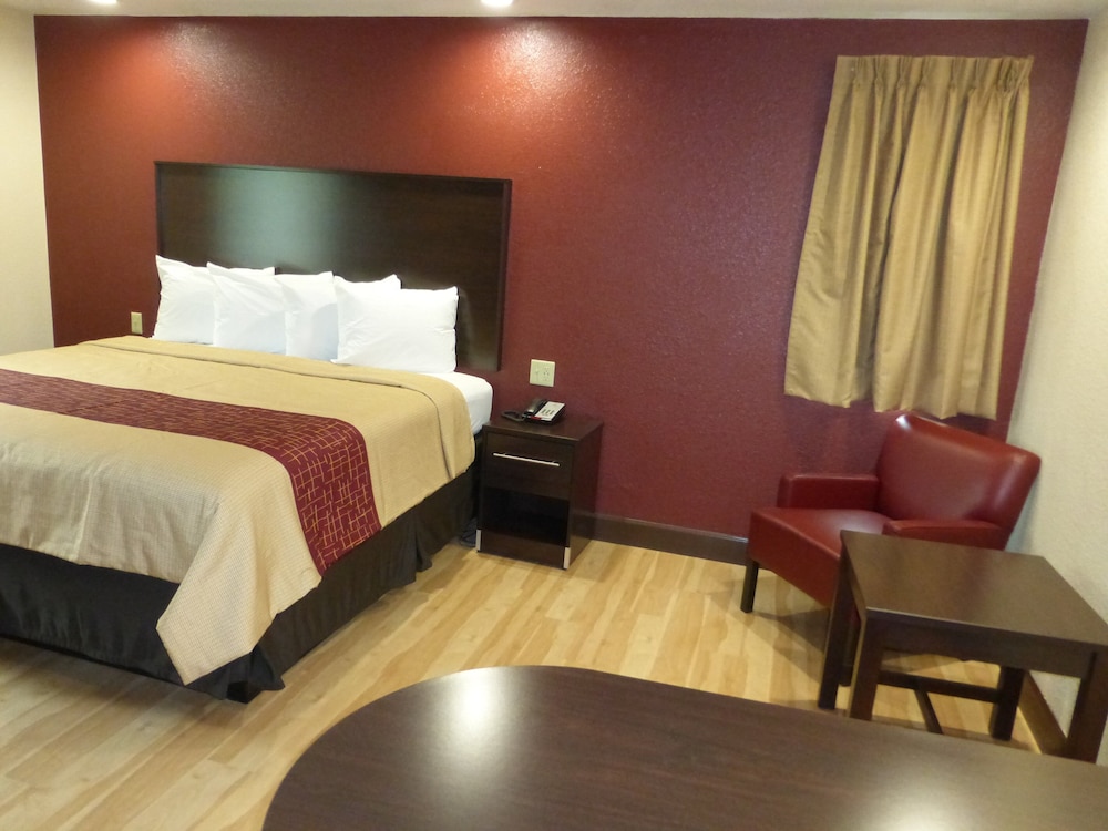Red Roof Inn Hayward 7/11