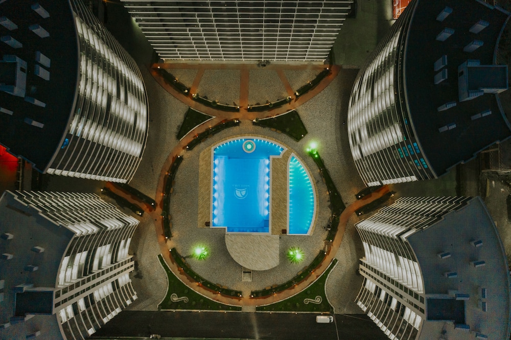 White Sails Residential Hotel 50/57