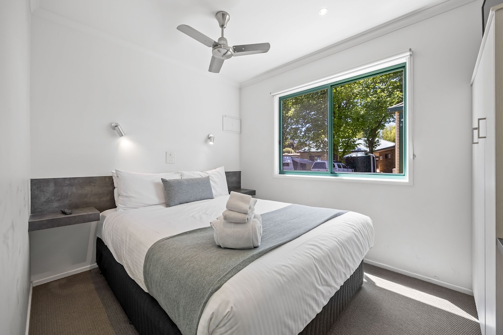 EUREKA STOCKADE HOLIDAY PARK 30/80