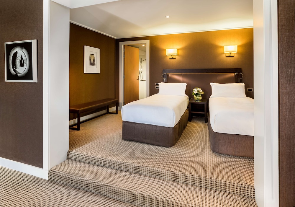 ROOM, TWIN BEDS