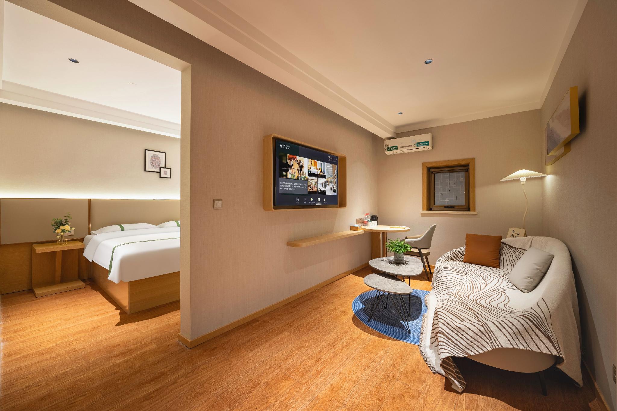 Gti, Suite, 1 King and 1 Single Beds
