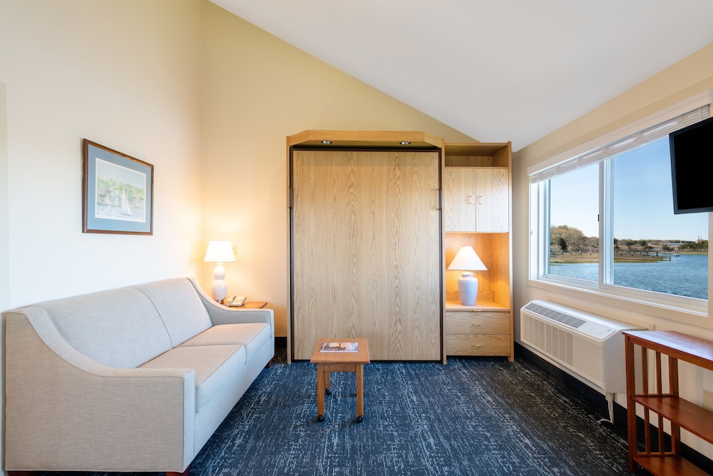 1 Double and 1 Single Bed, Murphy Bed، Green Harbor Resort 2/7