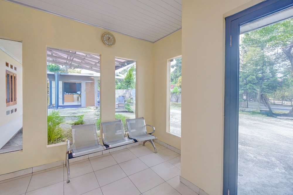 Hotel O Puncak Bogor Near Taman Safari Formerly Hotel Satya Luhur 40/50