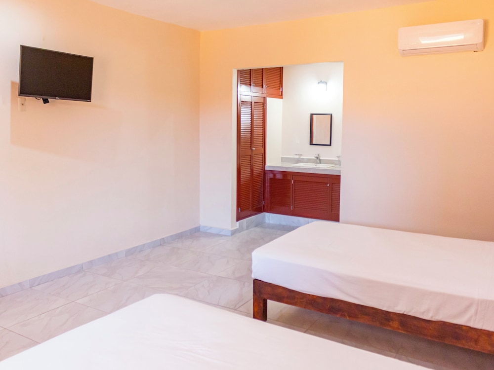 OYO Hotel La Playa 18/29