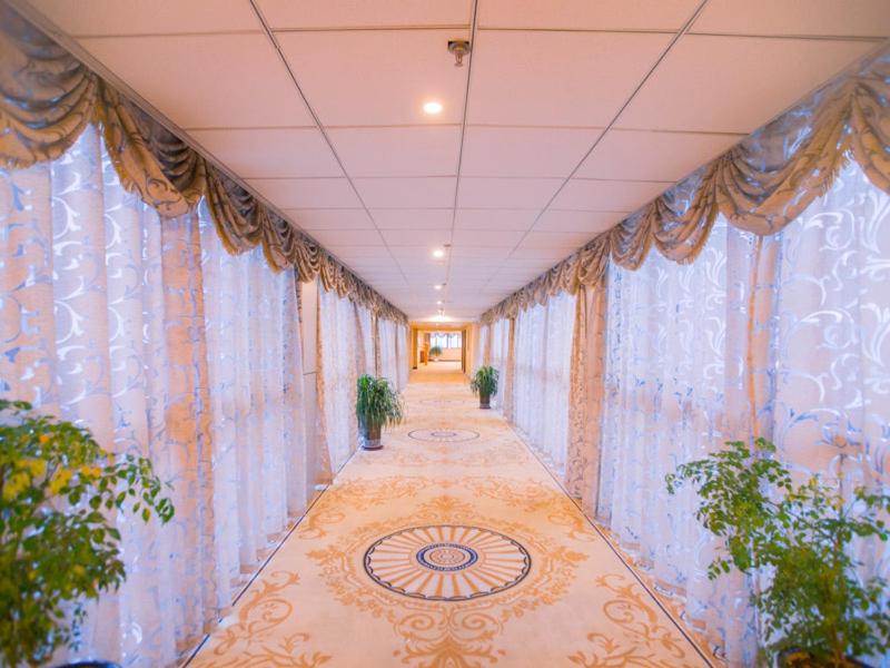 Vienna International Hotel (he yuan store, outlets Plaza, Yangzhou) 4/30