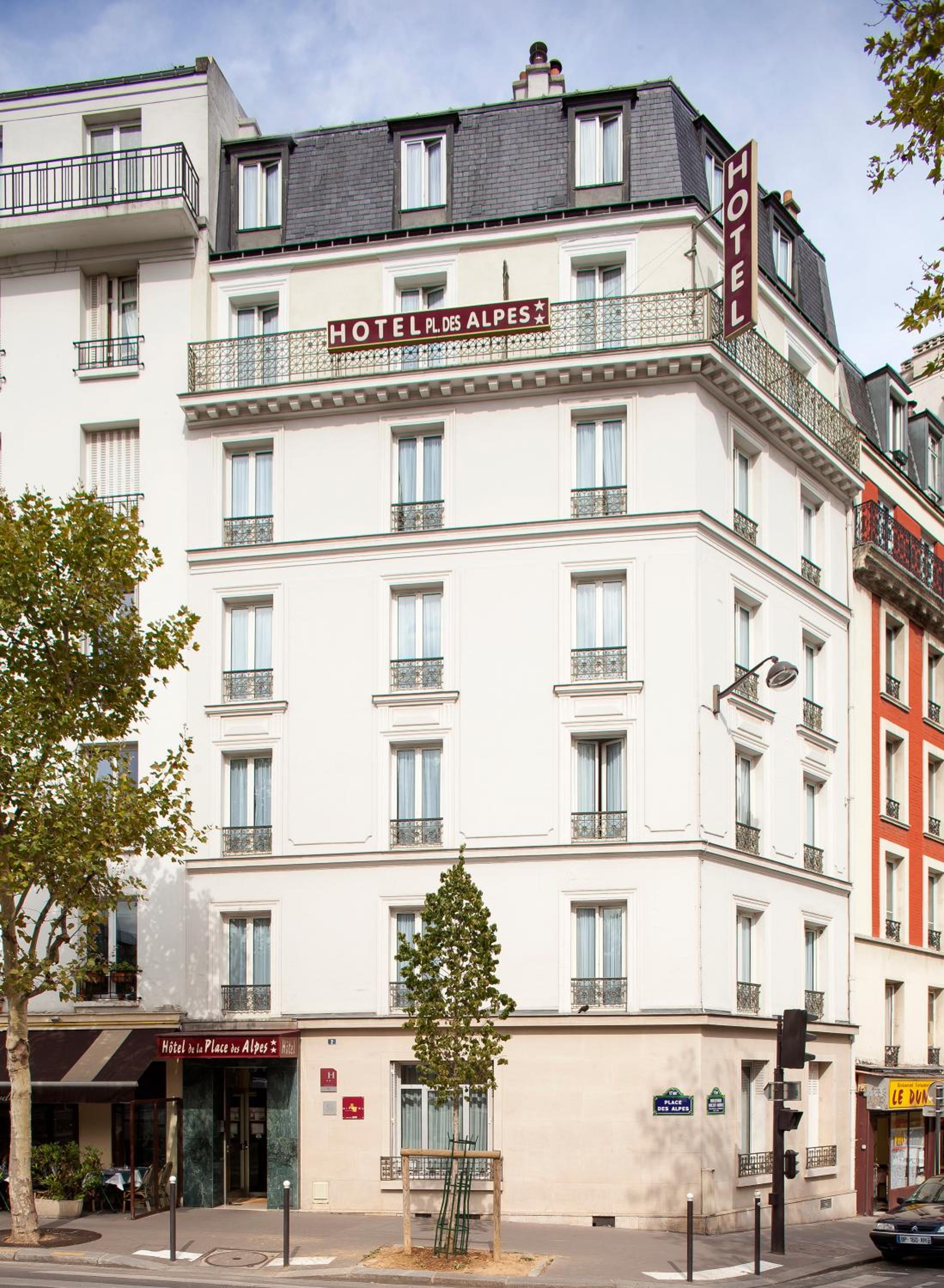 HOTEL DE LA PLACE DES ALPES 4/35