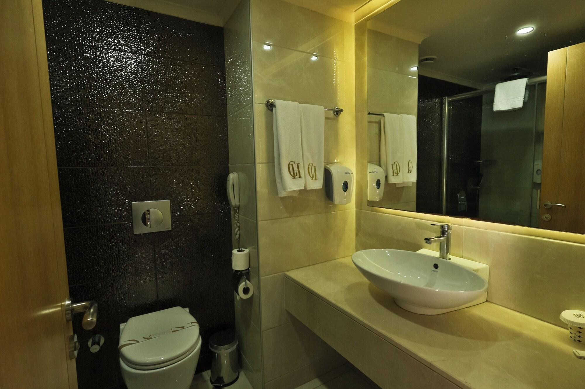Family, 2 Bathrooms