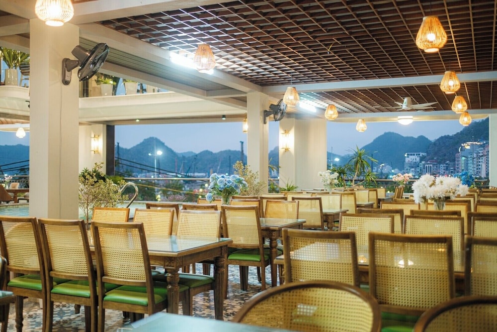 Roza Palace 32/50