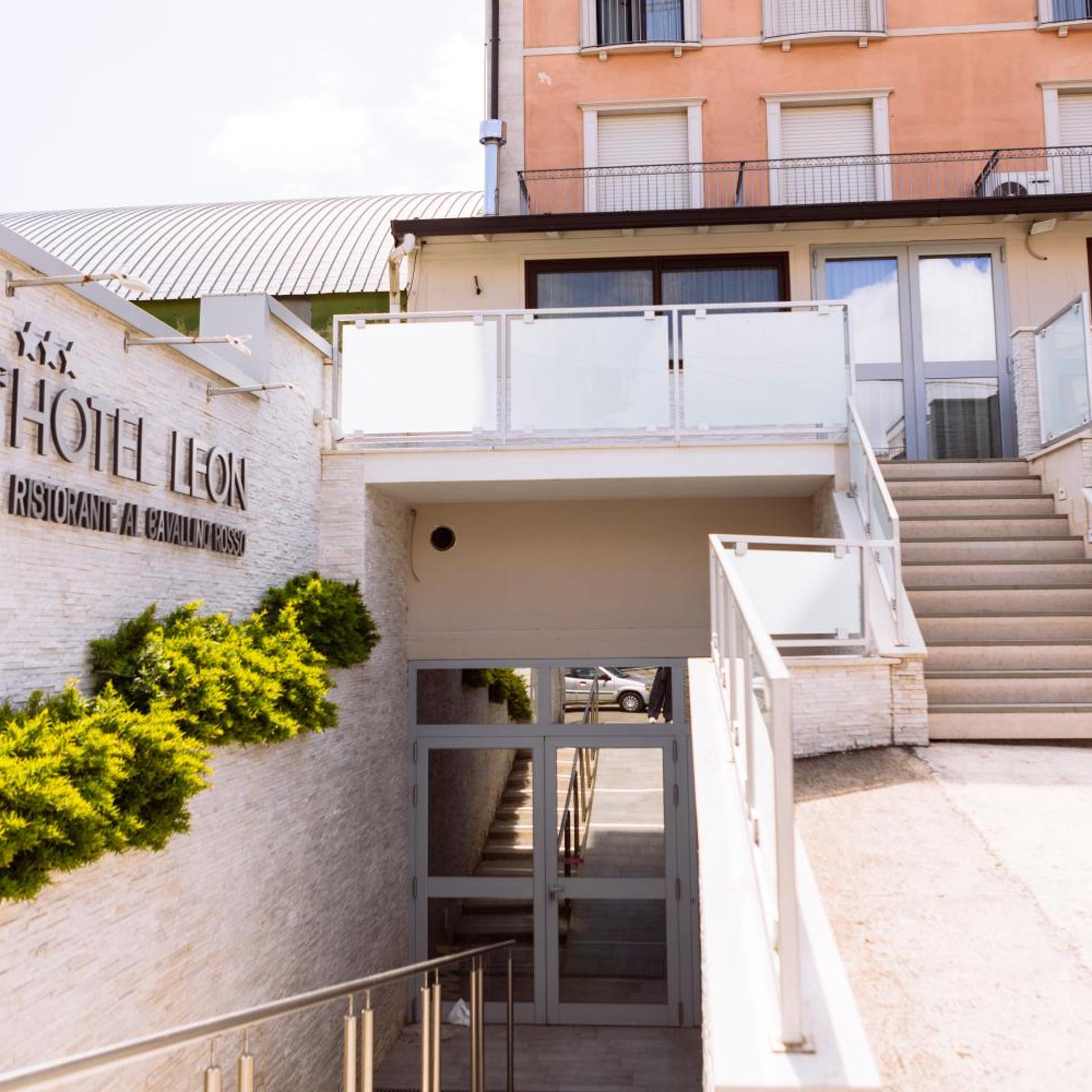 Hotel Leon 2/50