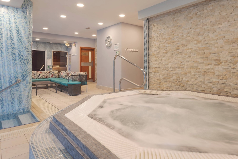 Delta Hotels by Marriott Cheltenham Chase 21/50
